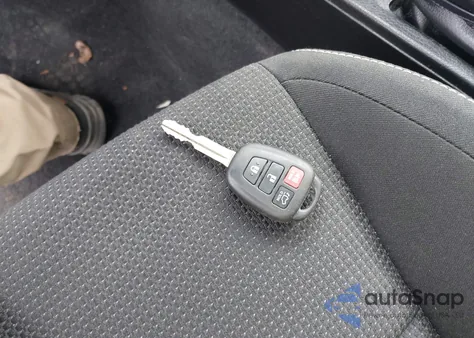 2017 Toyota Rav4 Xle из США, поврежденный, VIN JTMWFREV4HJ705553